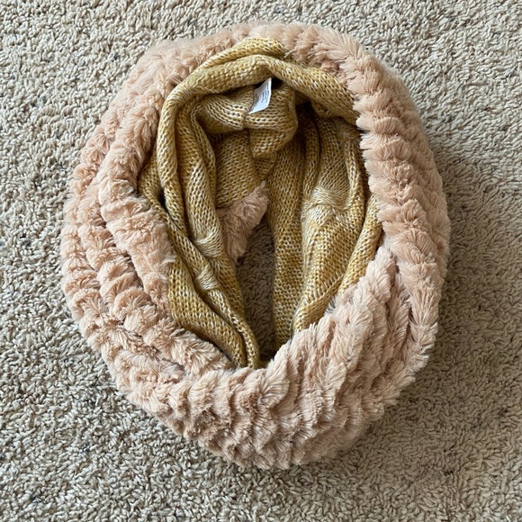 Wrap Scarf - Picture 2 of 3